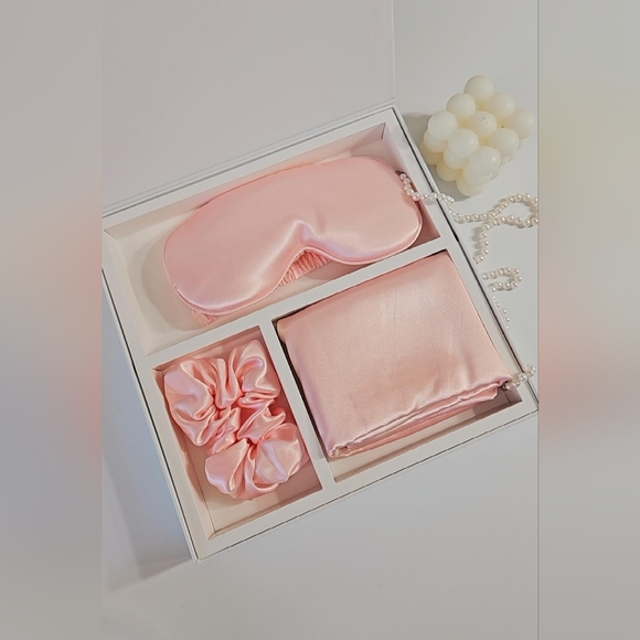Luxury GIFT set 100% Silk Pillow Case, Sleeping Eye Mask, Scrunchies - Picture 8 of 13